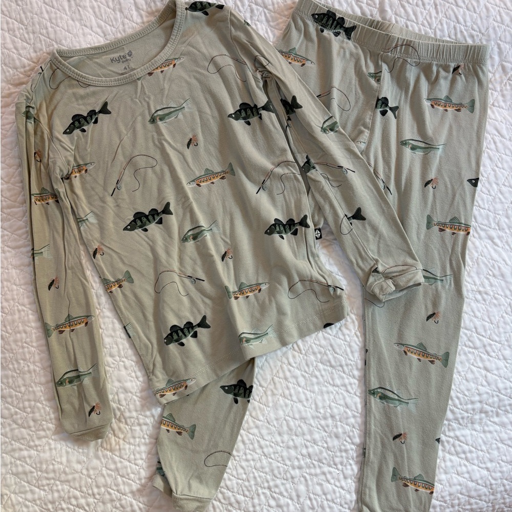 Kyte BABY Fish Print Pajama Set - Green and Black